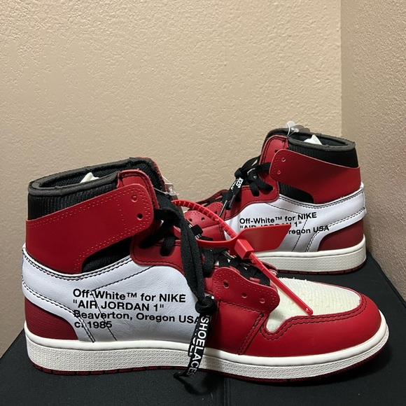 2017
Off-White x Air Jordan 1 Retro High OG 'Chicago' - Picture 3 of 7